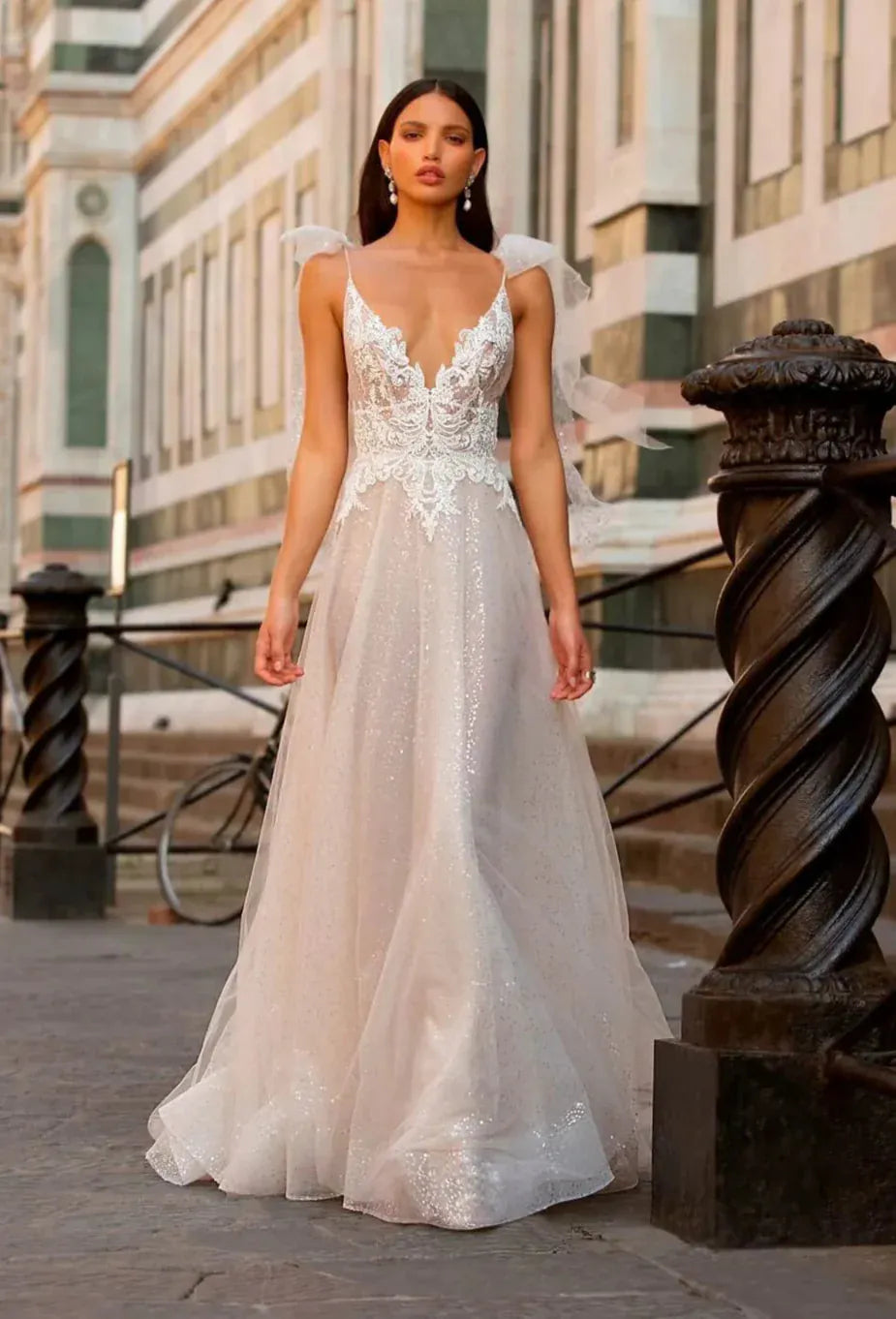 berta a line dress Muse by Faith 20-140 Yasmeen ghauri bob | OFF WHITE-NUDE Size:22 W these designer bridal gowns