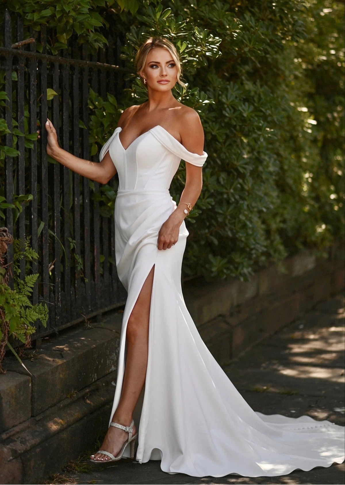 フランス　ヴィンテージ　リネン　トーション【sa435】 Classic Satin Ballgown with Pockets and Off-the-Shoulder