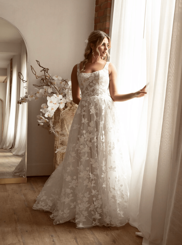 knee length dresses for ladies Sarah Alouache Valentina