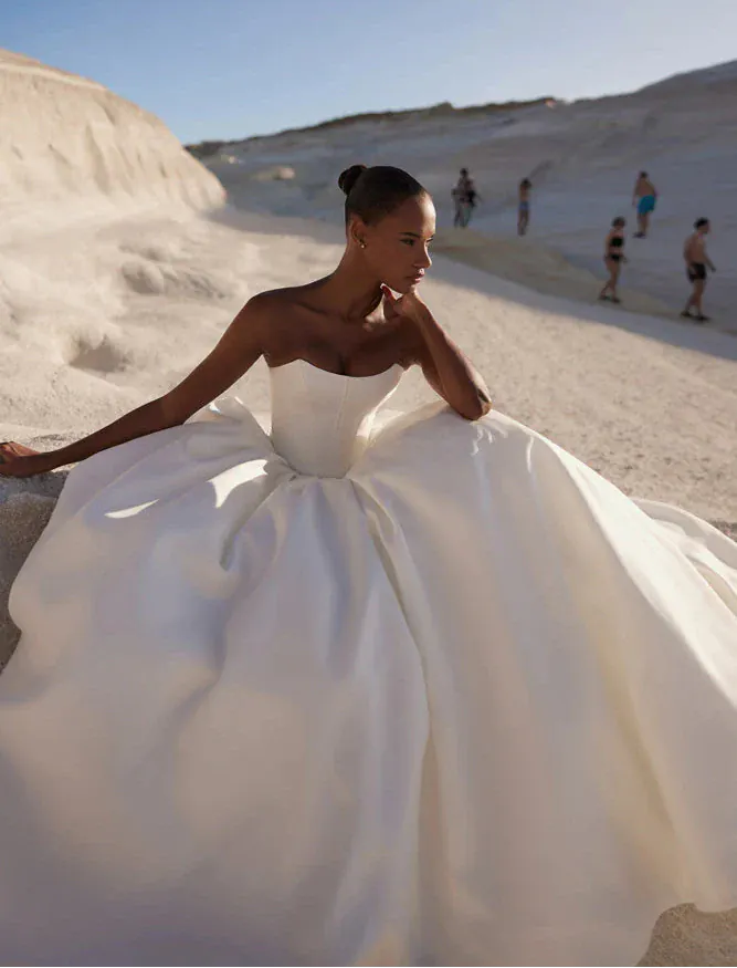 Eva Lendel Este Wedding Dress – Basque Waist Mikado Ball Gown with Strapless Scoop Neckline – Size 10 – Luxe Redux Bridal Eva Lendel Este Wedding Dress – Basque Waist Mikado Ball Gown with Strapless Scoop Neckline – Size 10 – Luxe Redux Bridal