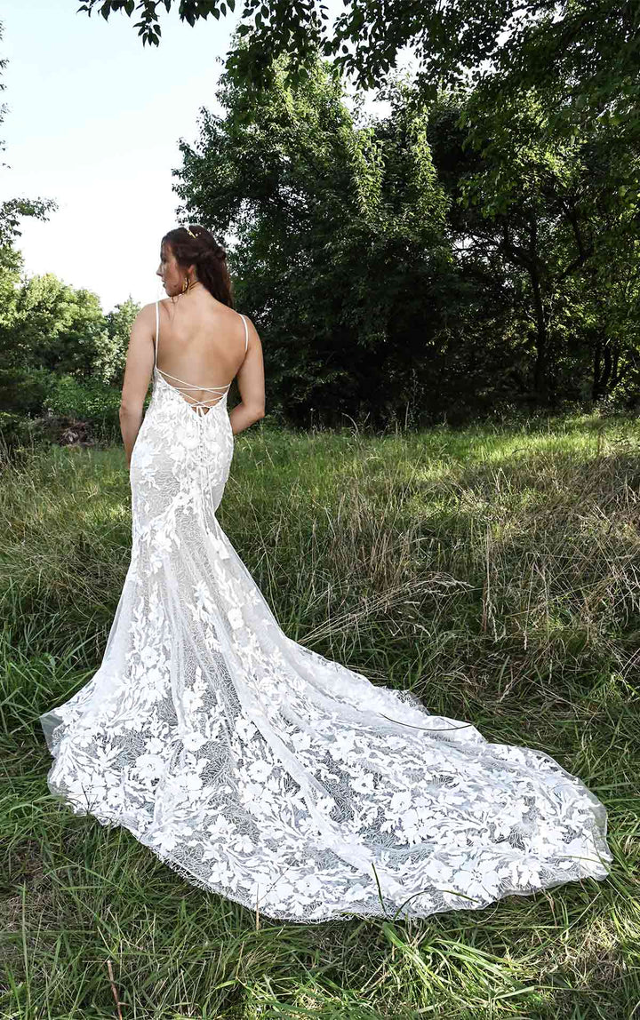 All Who Wander Bowie - Size 12