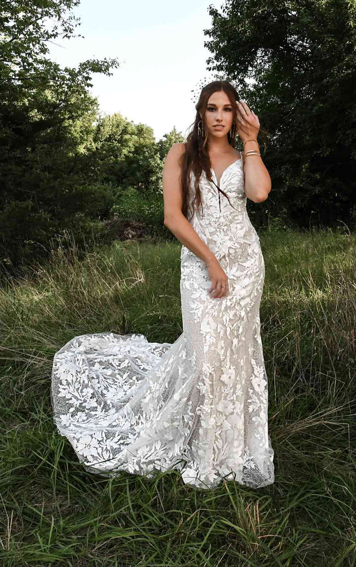 All Who Wander Bowie - Size 12