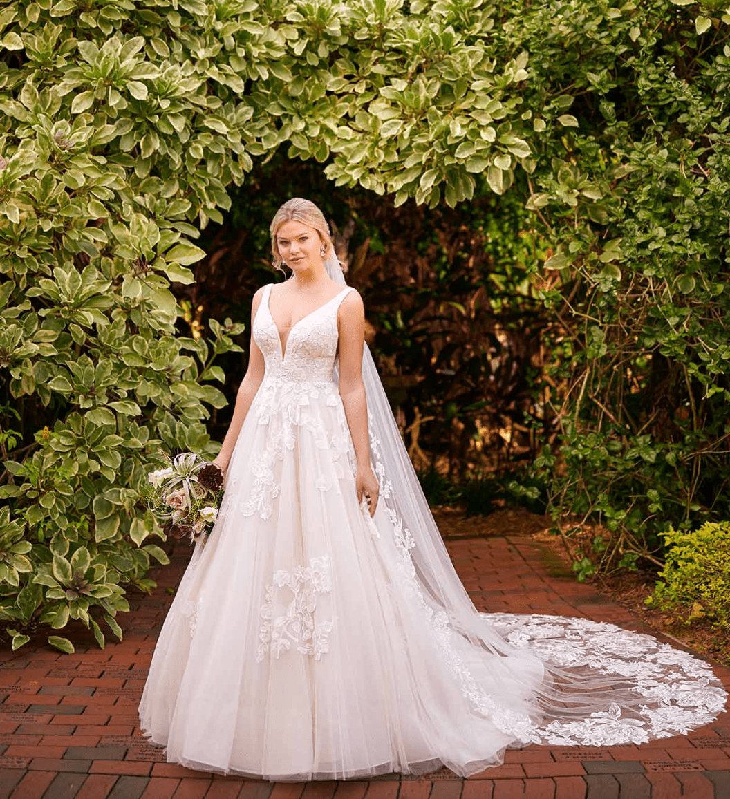 Essense of Australia D3121 - Size 24