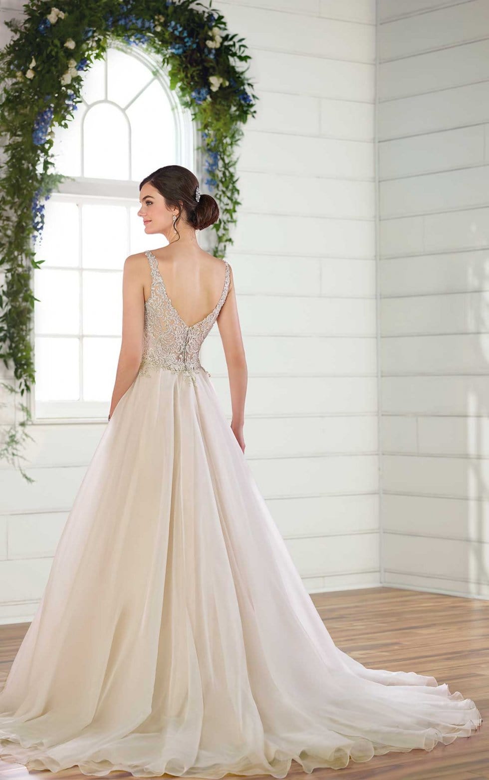 Essense of Australia D2471 - Size 10