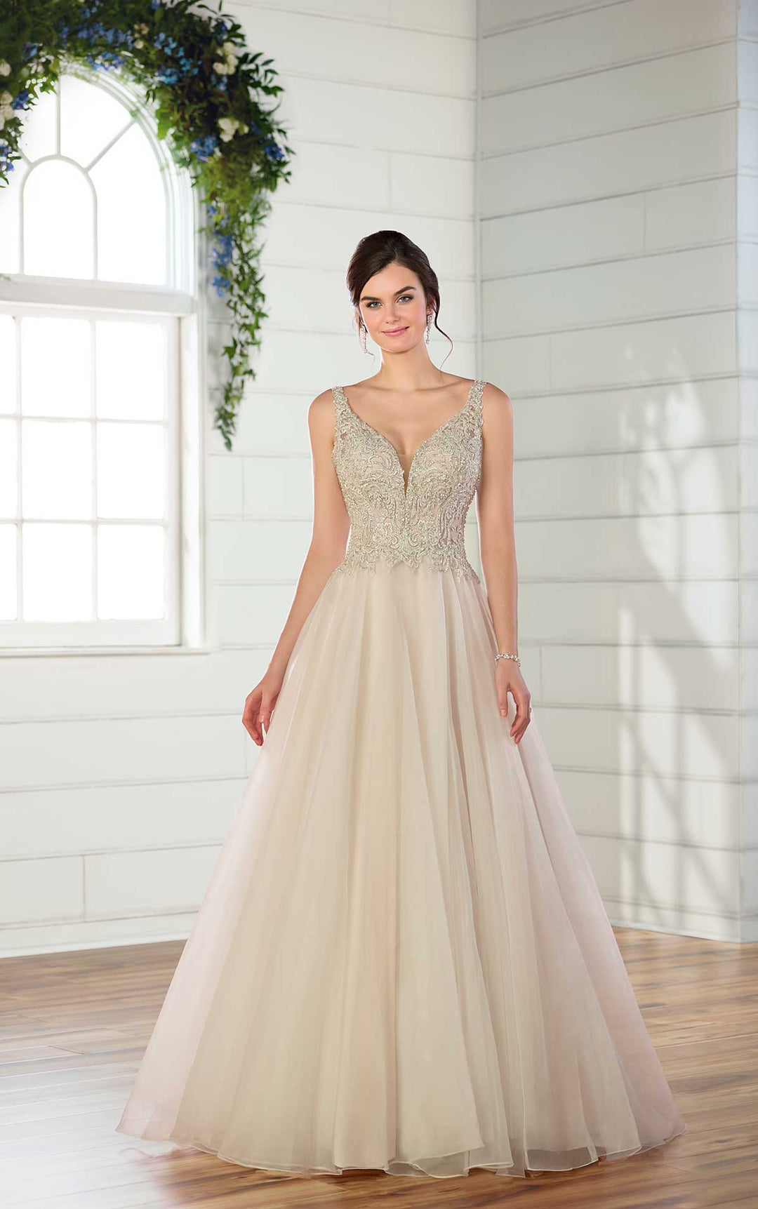 Essense of Australia D2471 - Size 10