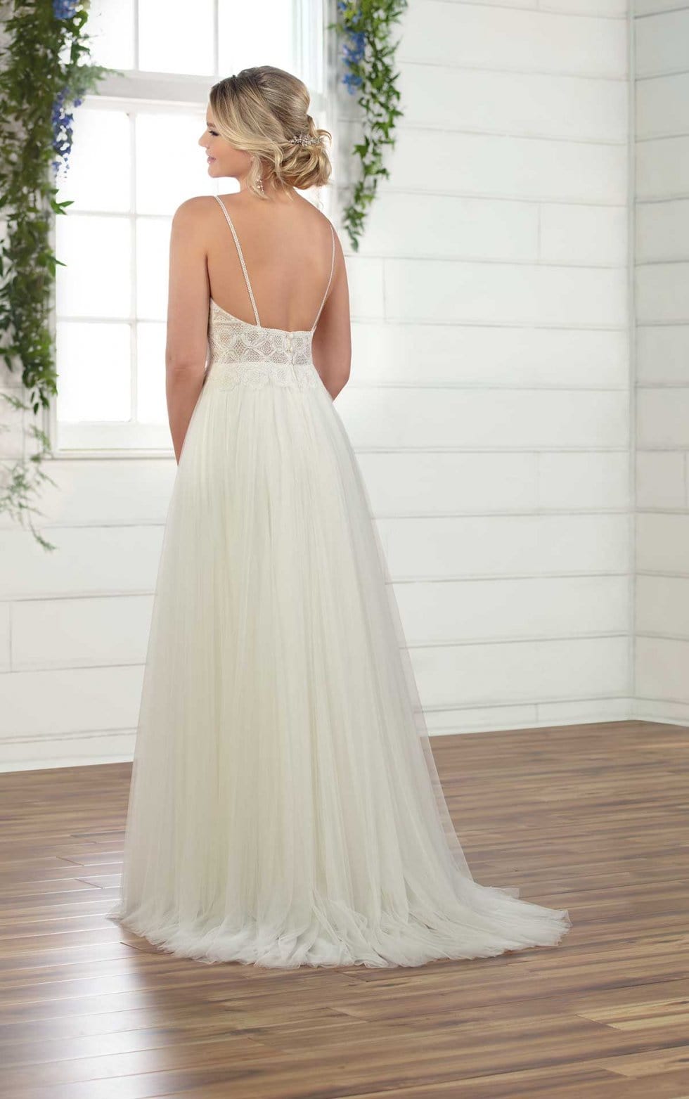 Essense of Australia D2983 - Size 10