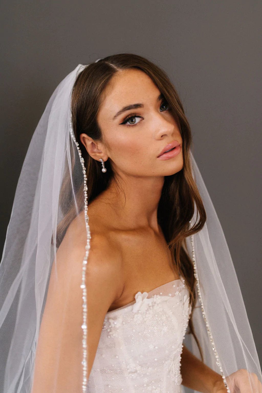 Untamed Petals Grady Veil – Luxe Redux Bridal display picture 3