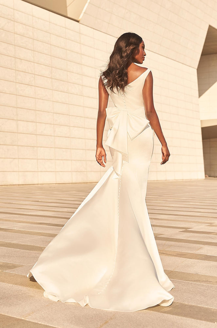 Paloma Blanca 4986 - Size 12