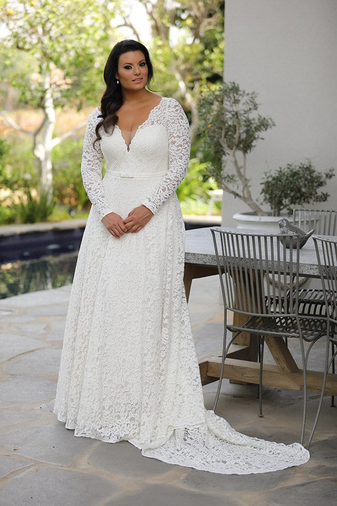 lace wedding dress size 20 Verra Valle 900378 Lace Fit and Flare Wedding Dress with Train Ivory/Ivory / 20