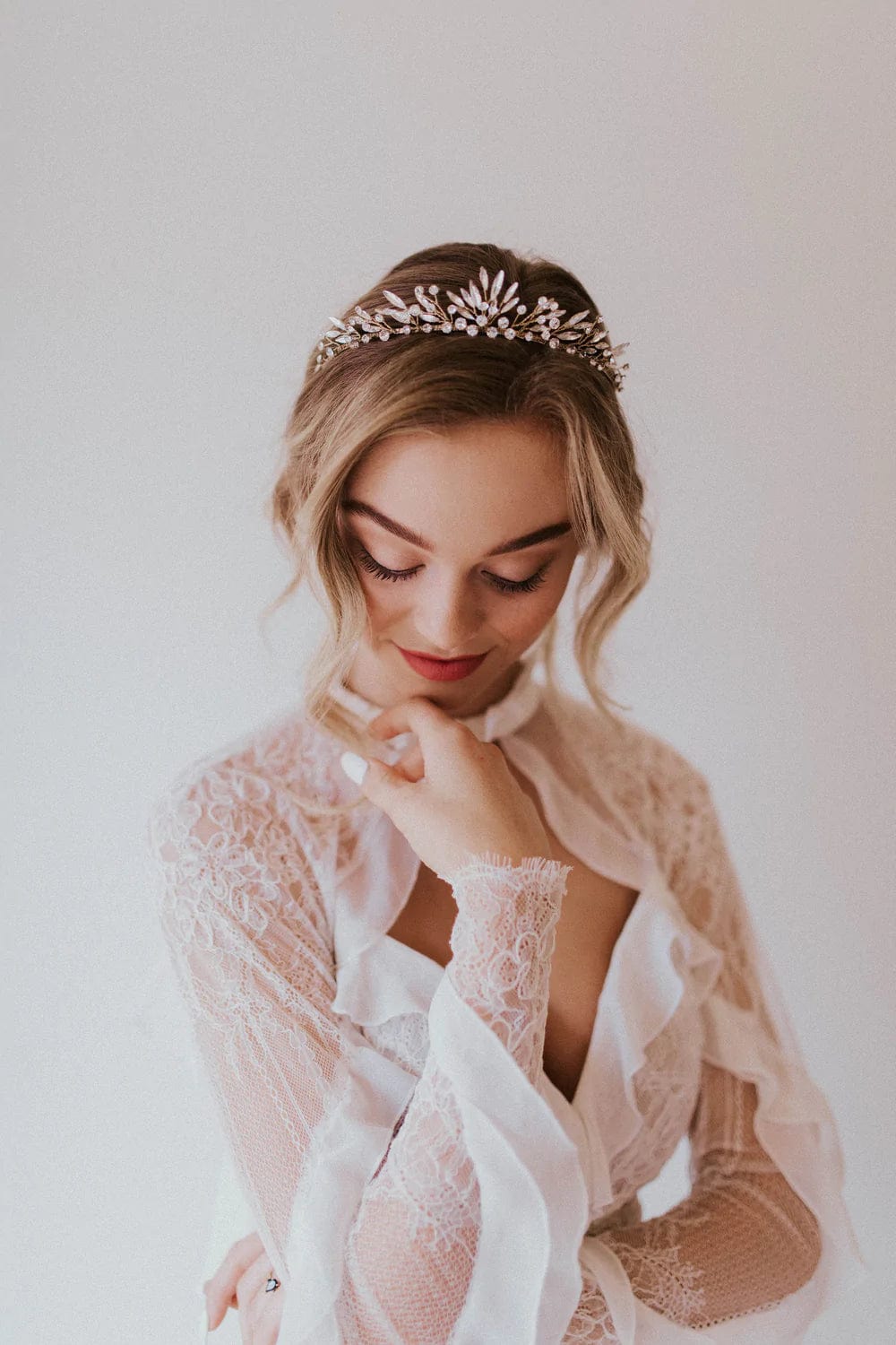 Untamed Petals Rosamonde Headpiece – Luxe Redux Bridal display picture 2
