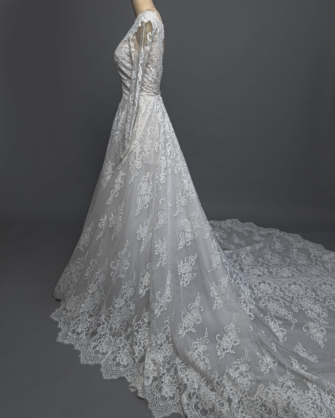 Calla Blanche Raven - Size 8