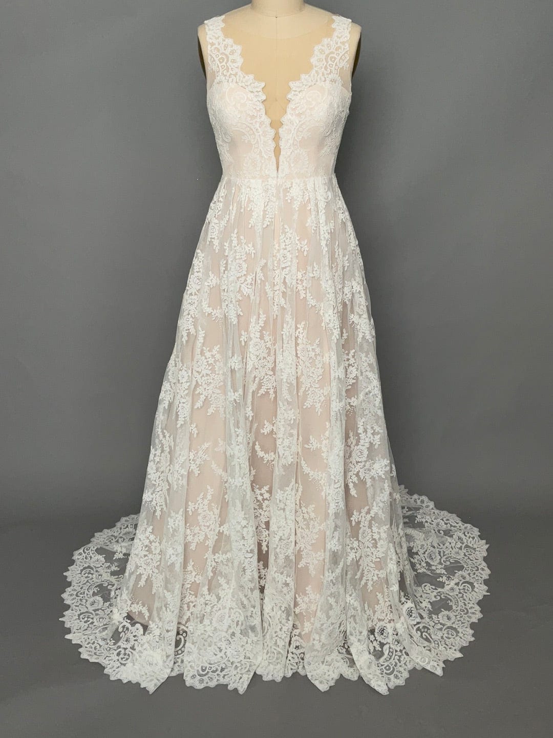 Legends by Romona Keveza L2024 - Size 12