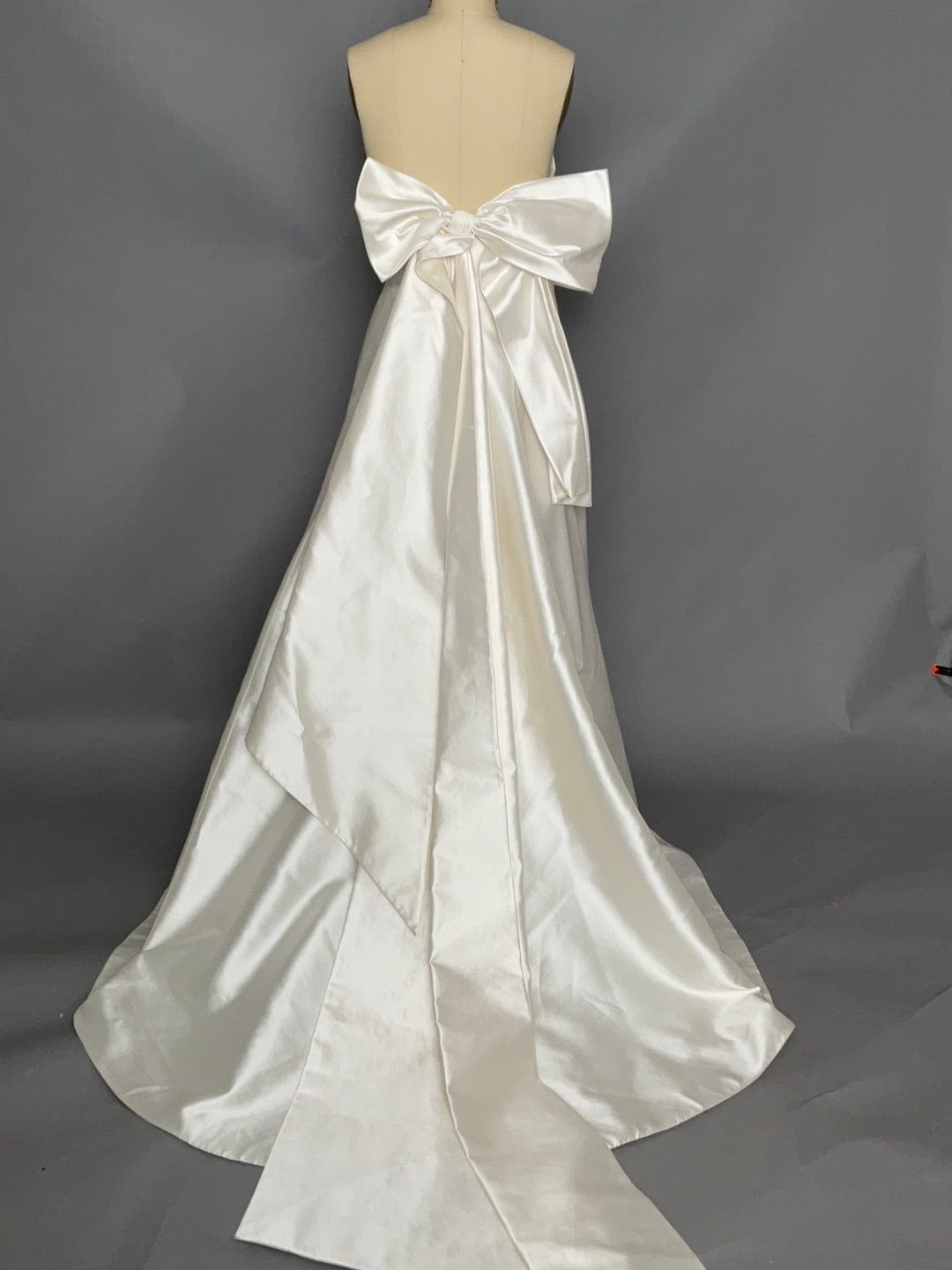 Legends by Romona Keveza L2058 + Bow - Size 12