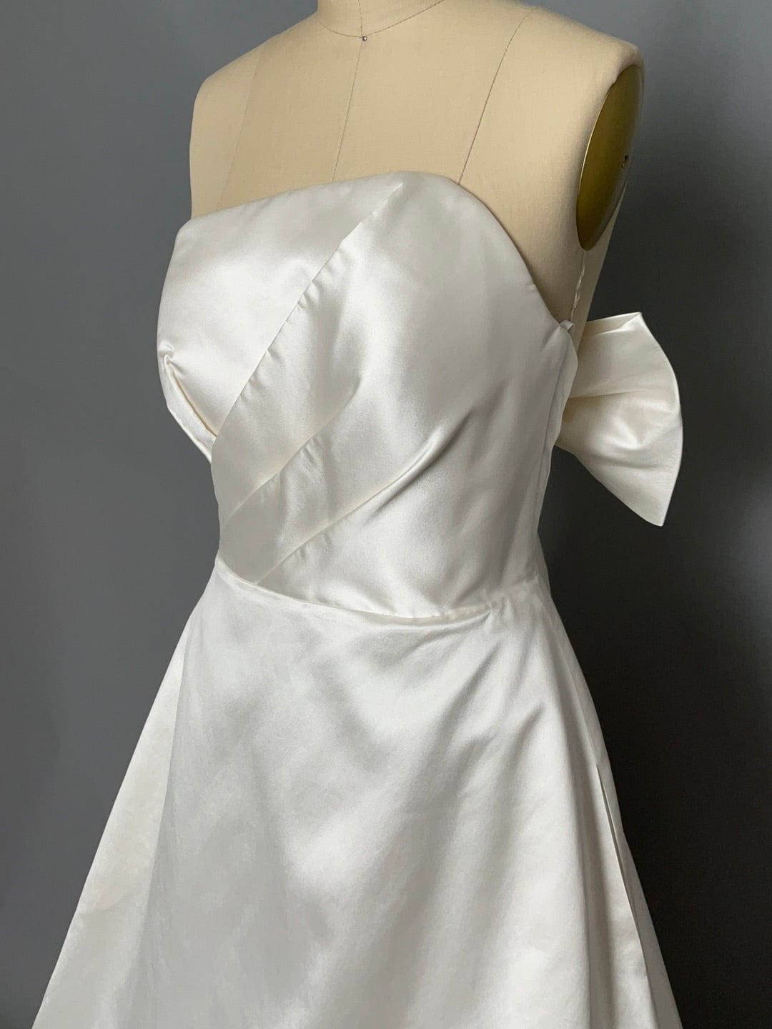 Legends by Romona Keveza L2058 + Bow - Size 12