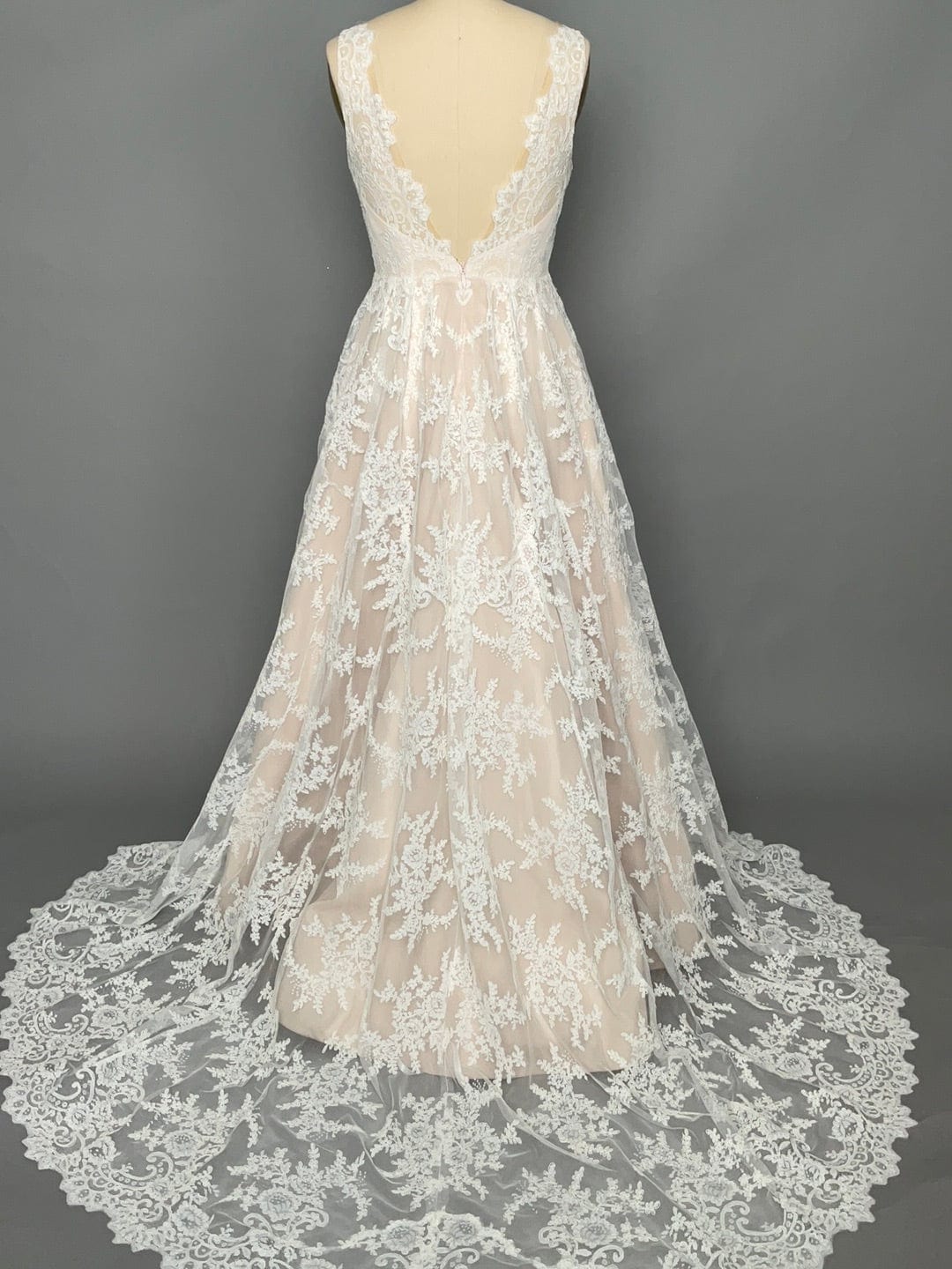 Legends by Romona Keveza L2024 - Size 12