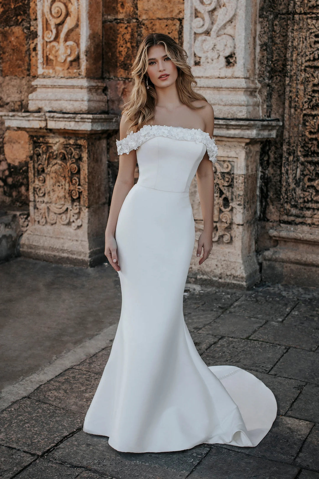 Abella E353 + Overskirt - Size 12