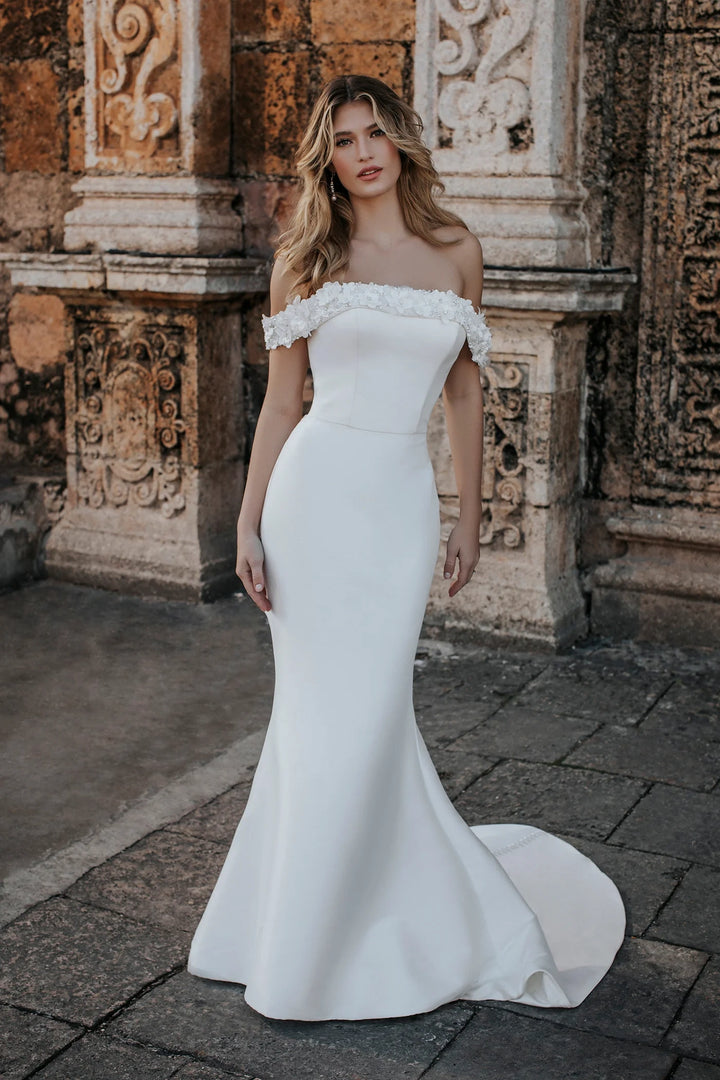 Abella E353 + Overskirt - Size 12