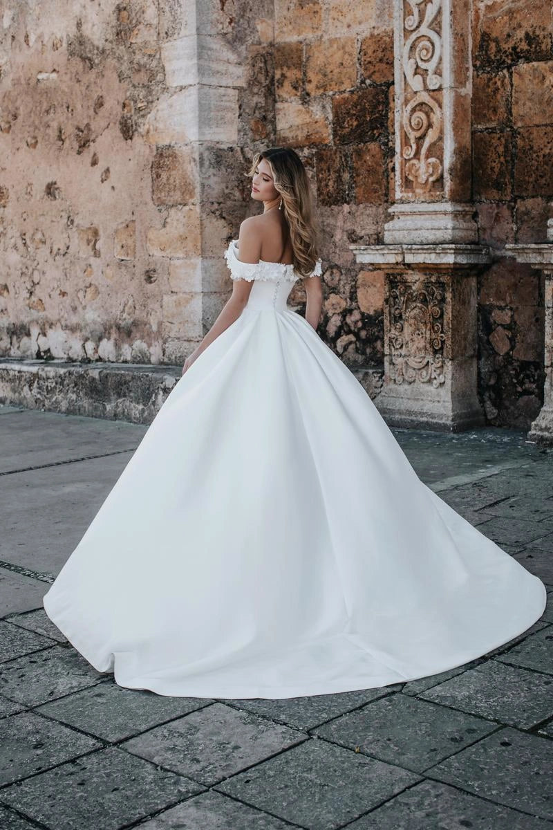 Abella E353 + Overskirt - Size 12