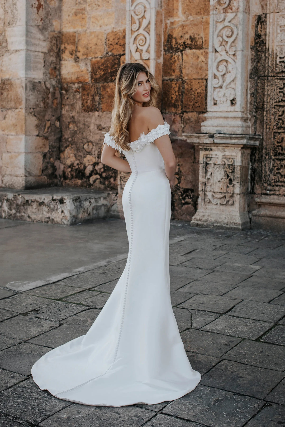 Abella E353 + Overskirt - Size 12