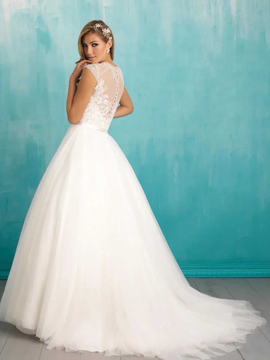 Allure 9301 - Size 4