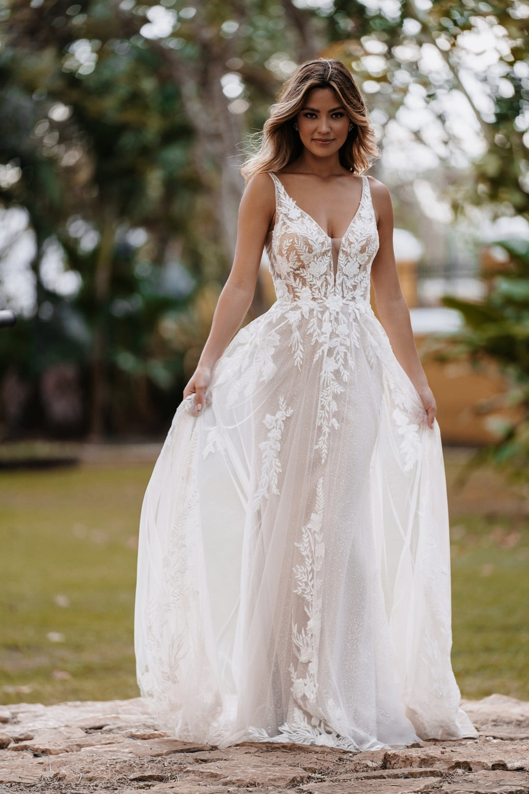 allure lace dress Graceful Allure: Vintage Modest Lace Wedding Dress with Sleeves Plus Size Size 24W / White / No Veil