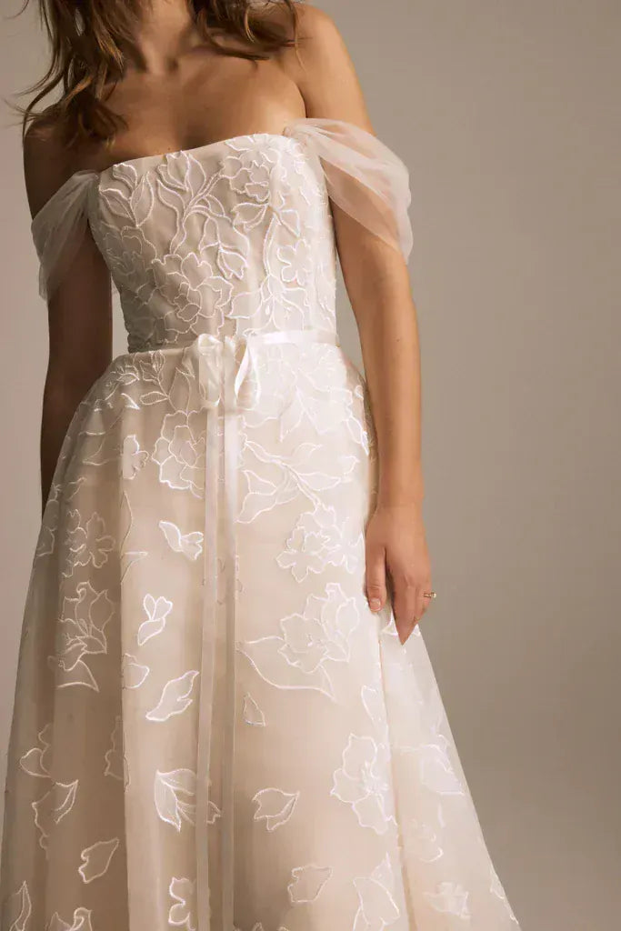 Nouvelle Amsale Calypso R470L - Size 6