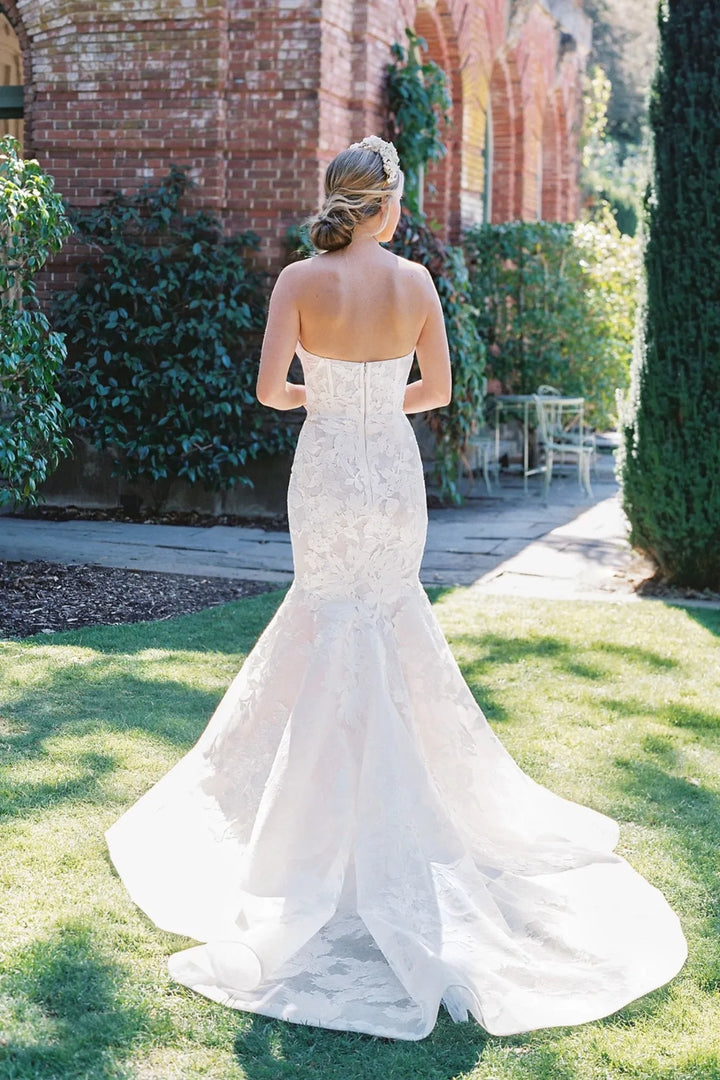 Anne Barge Noelle - Size 10