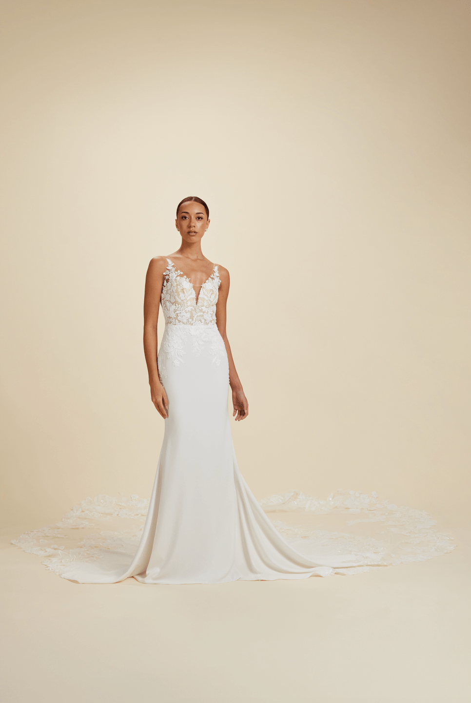 Luxe Prive Ariana 24 / Ivory Luxe Prive Ariana 24 / Ivory