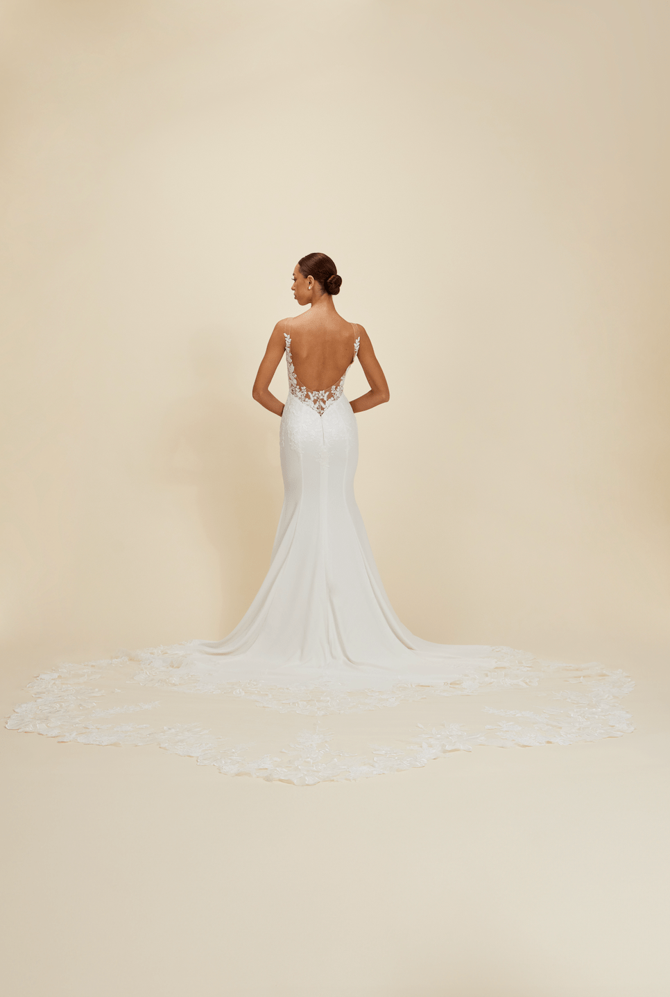 Luxe Prive Ariana 24 / Ivory Luxe Prive Ariana 24 / Ivory