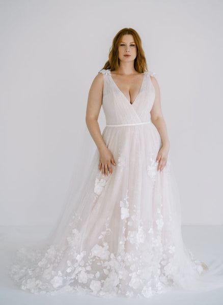 La Curve by Beccar Kari Size 26 Luxe Redux Bridal