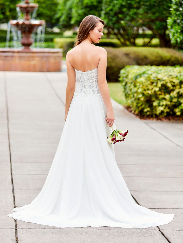 Christina Wu 22083 - Size 8