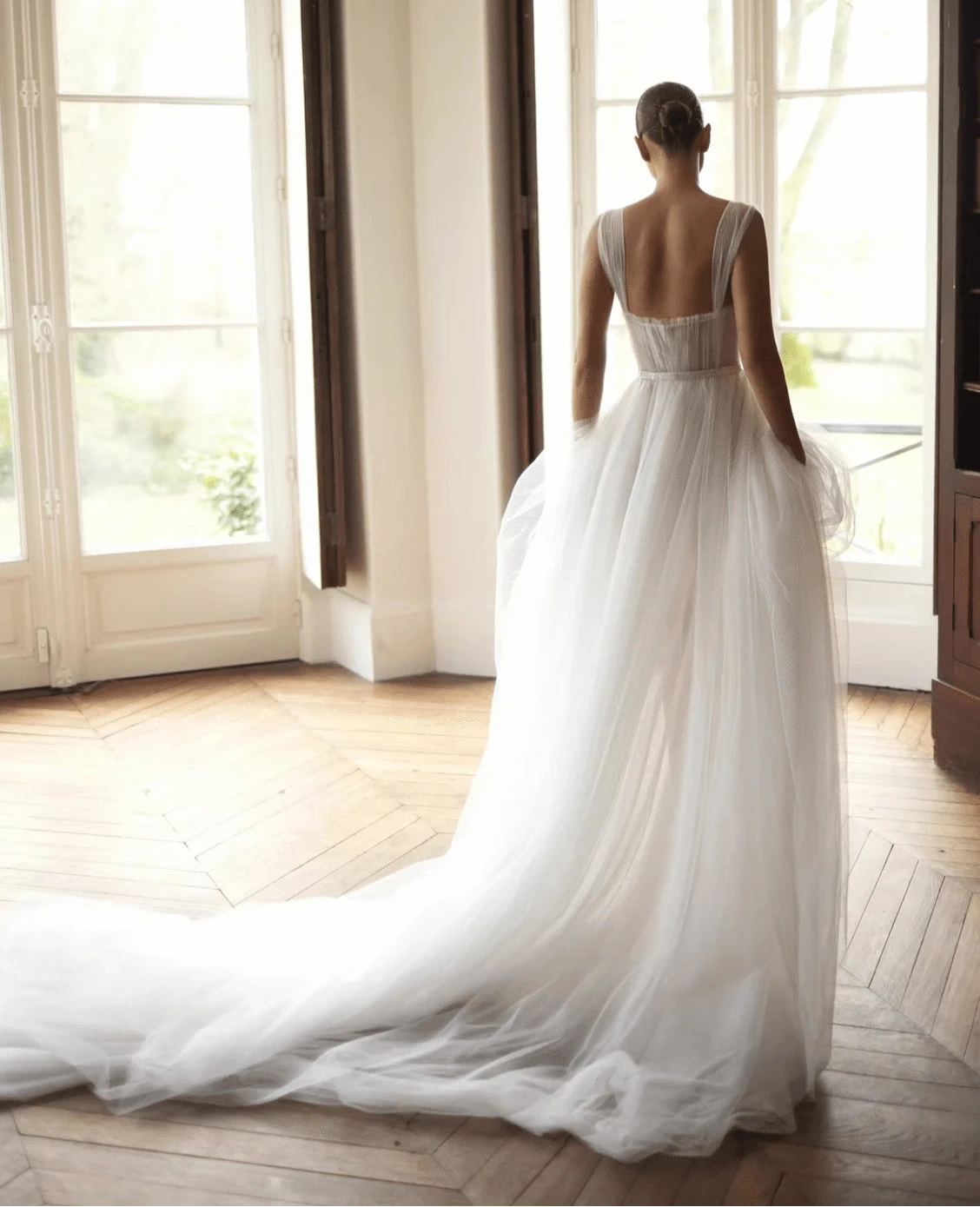 Dana Harel Rebecca Wedding Dress Tulle Ball Gown featuring a Sweetheart Bodice with Subtle Beading Size 10 Luxe Redux Bridal Dana Harel Rebecca Wedding Dress Tulle Ball Gown featuring a Sweetheart Bodice with Subtle Beading Size 10 Luxe Redux Bridal