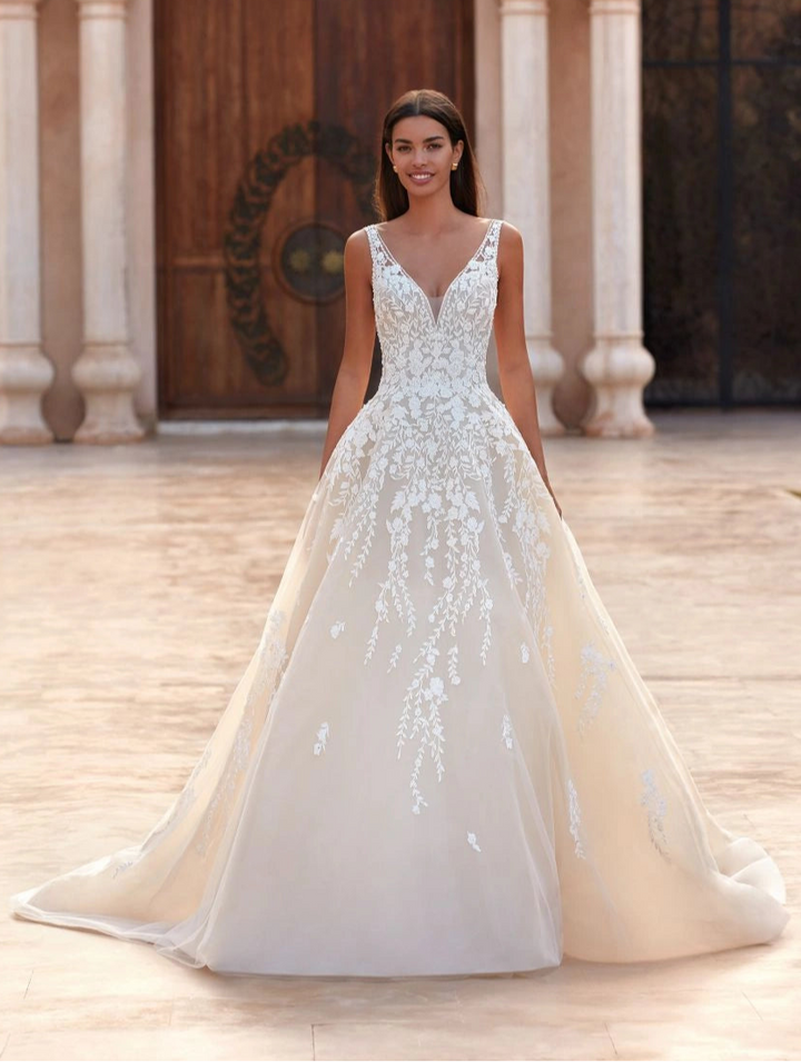 Demetrios 1099 - Size 10