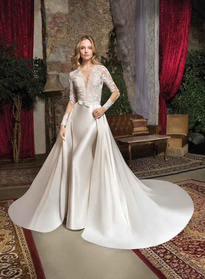 Demetrios 7937 + Overskirt - Size 6
