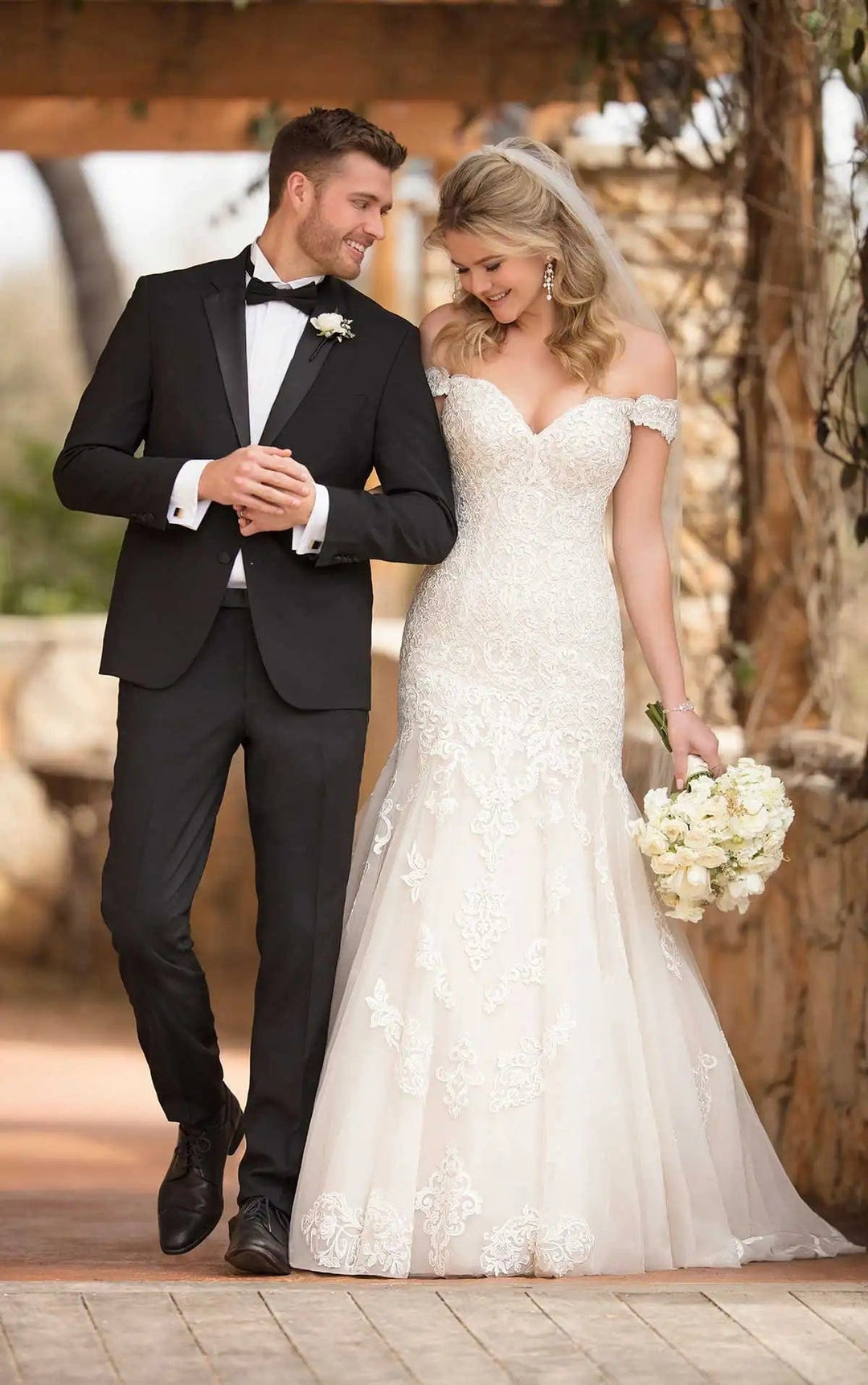Essense of Australia D2352 - Size 14 Luxe Redux Bridal Essense of Australia D2352 - Size 14 Luxe Redux Bridal