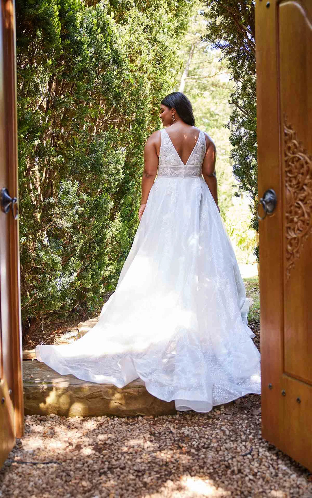full back of essense d3445 ivory tulle a-line wedding dress, showing the lace bodice with a v back and chapel length train