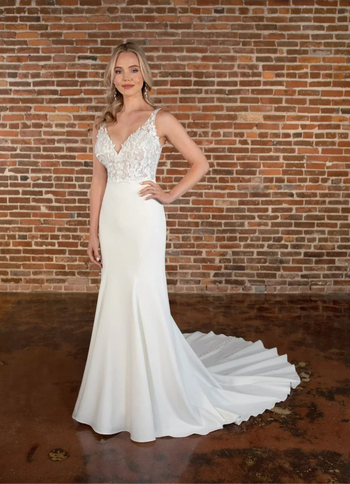 Essense of Australia D3699 [Gown Only] - Size 12