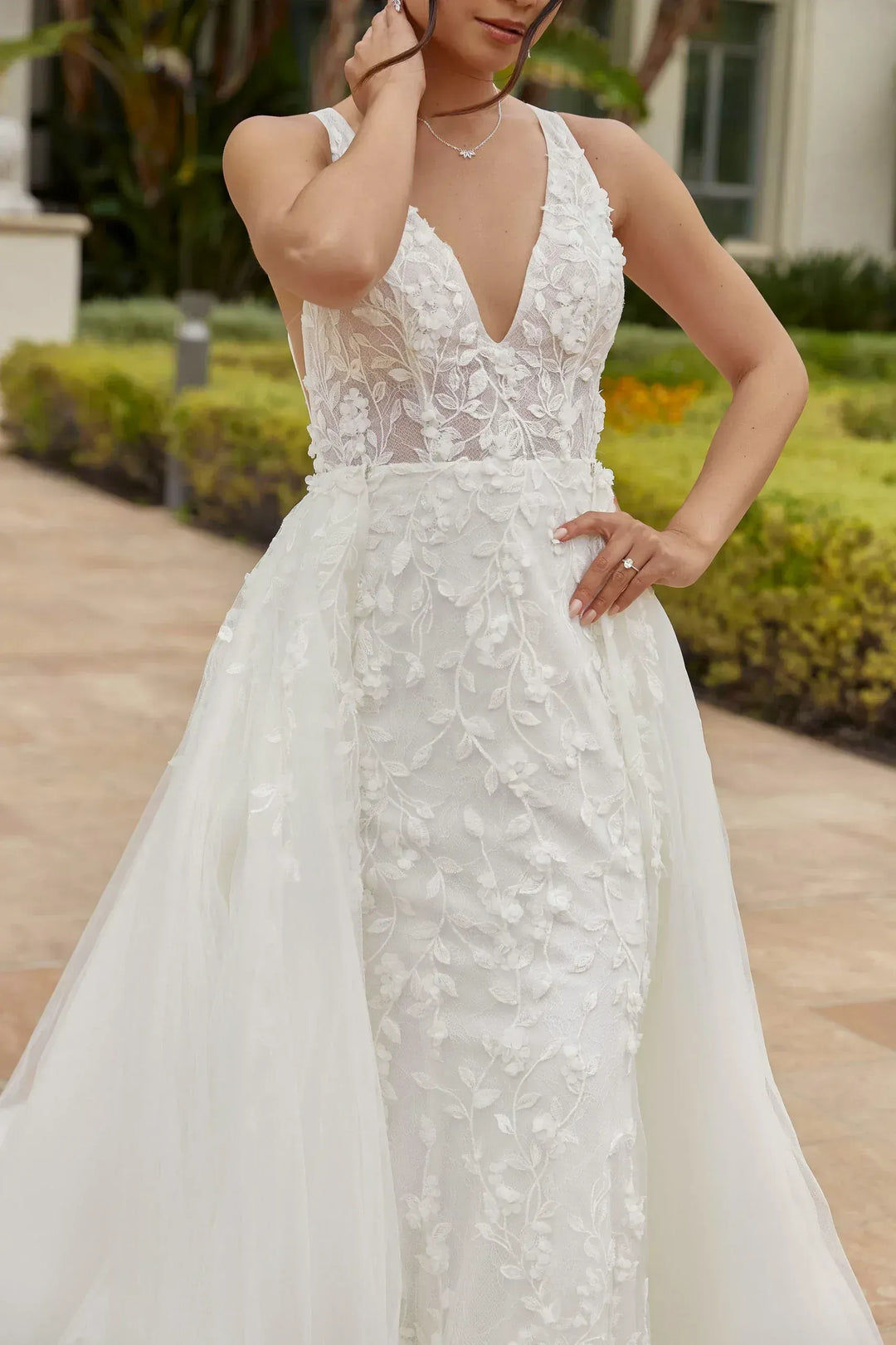 Essense of Australia D3881 + Overskirt - Size 10