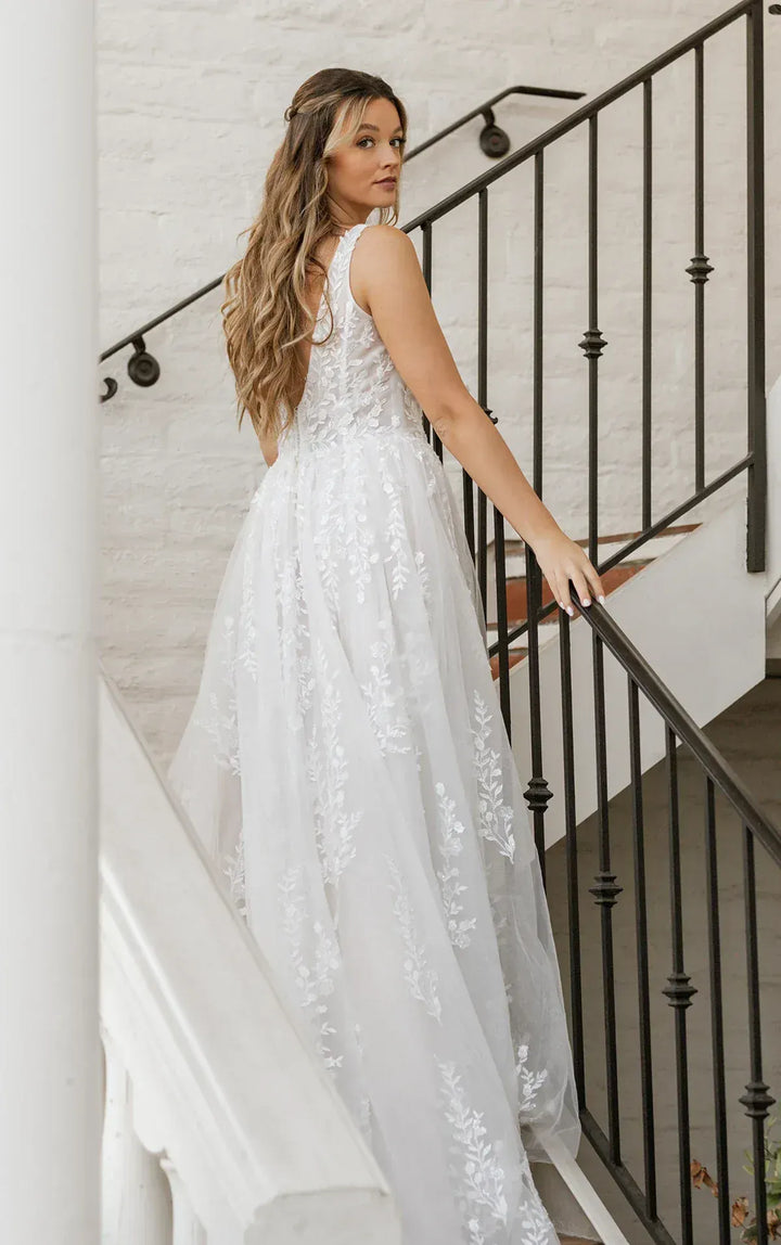 Essense of Australia D4007 - Size 14