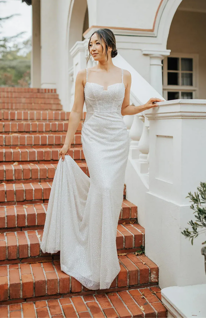 Essense of Australia D4113 - Size 10