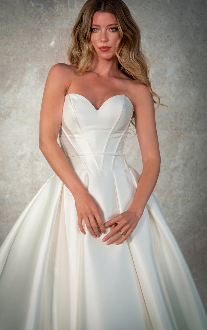 Essense of Australia D4117 - Size 14