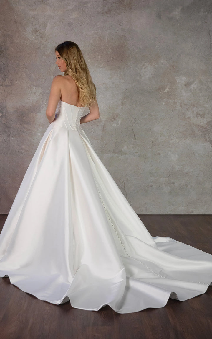 Essense of Australia D4117 - Size 14