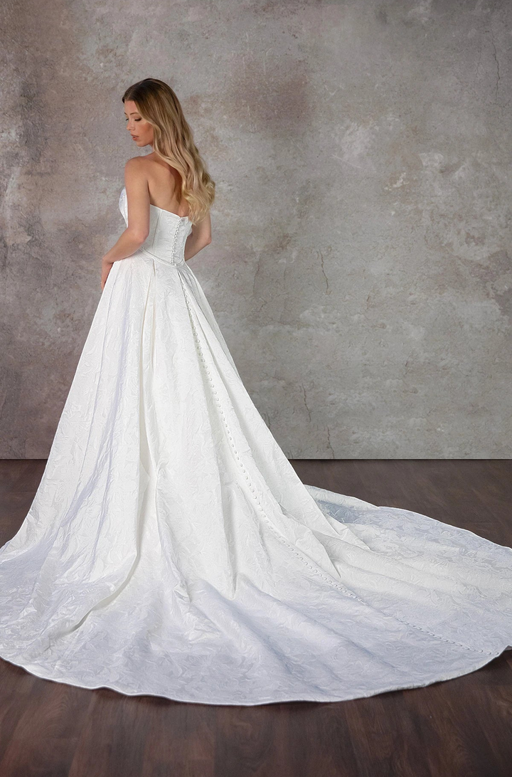 Essense of Australia D4149 + Overskirt - Size 12