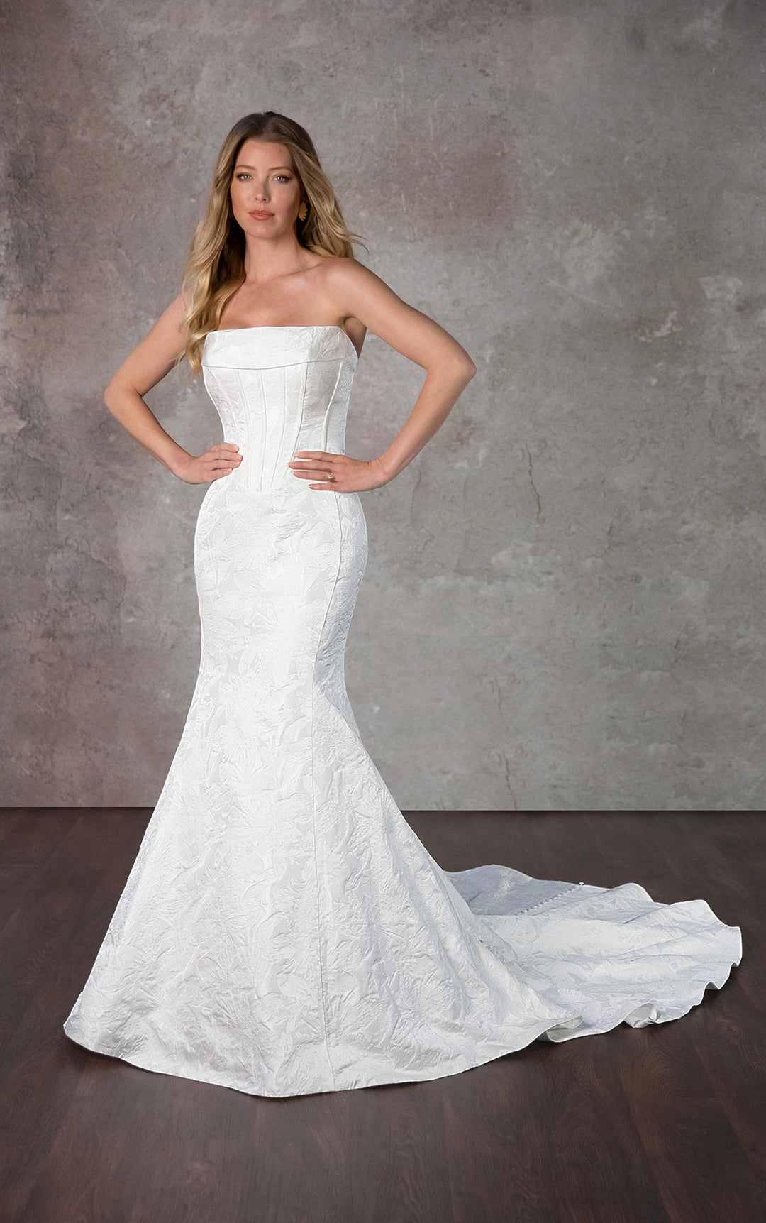 Essense of Australia D4149 + Overskirt - Size 12