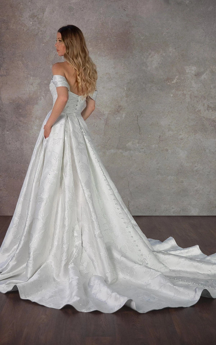 Essense of Australia D4187 - Size 18