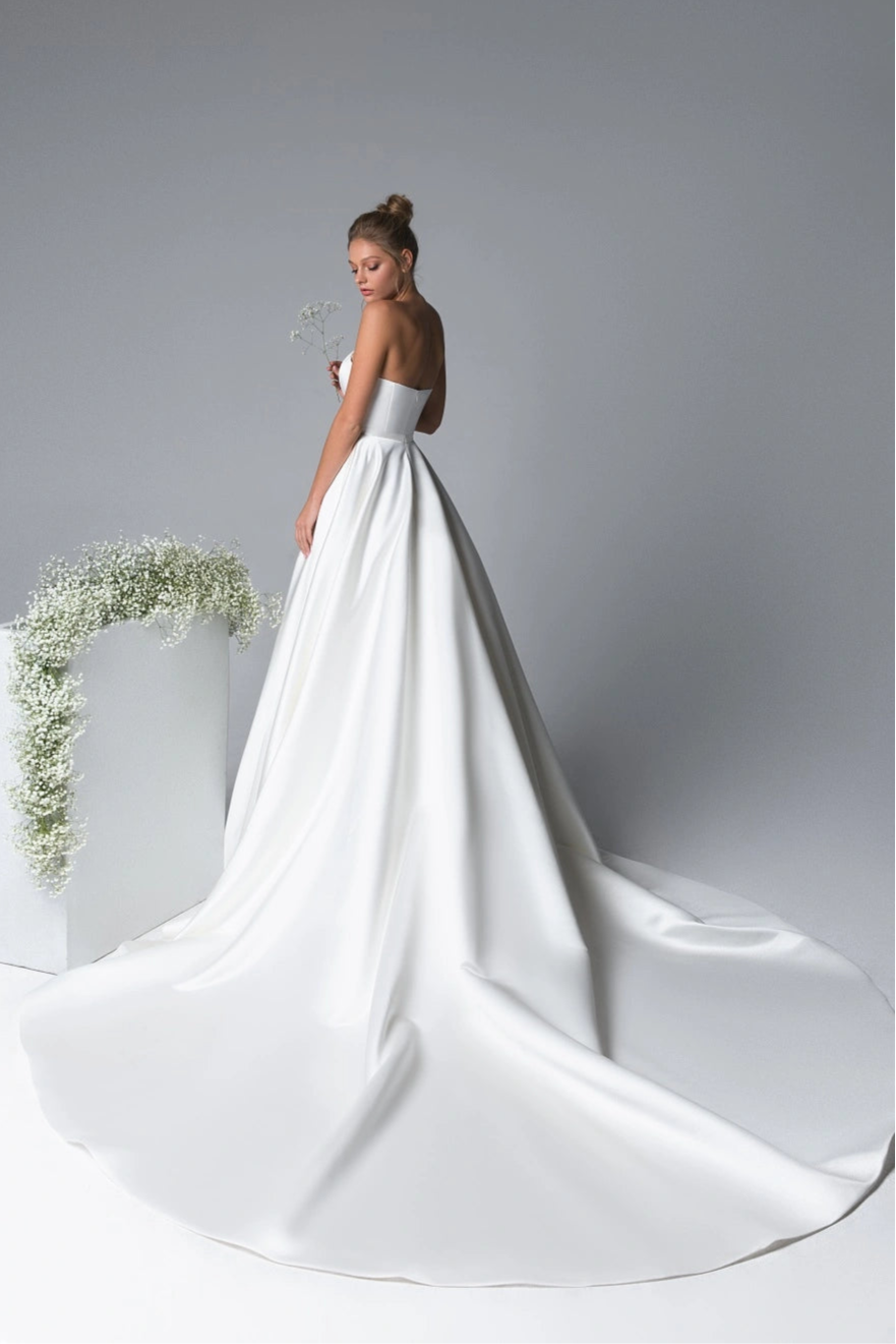 Eva Lendel Aria - Size 14