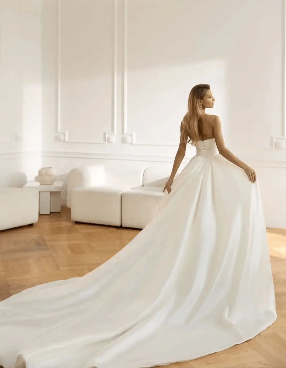 Eva Lendel Cardiff + Overskirt - Size 14 Luxe Redux Bridal Eva Lendel Cardiff + Overskirt - Size 14 Luxe Redux Bridal