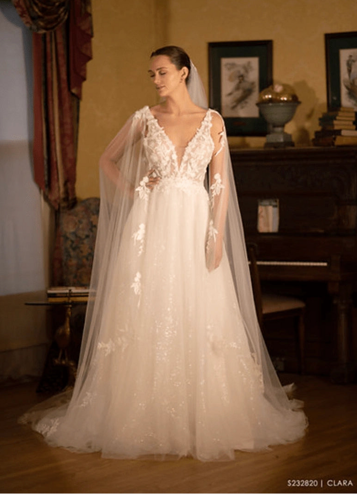Evelyn Bridal Clara + Cape - Size 10