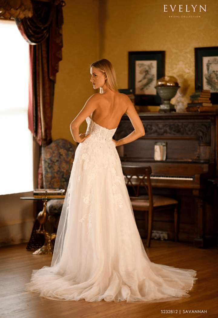 Evelyn Bridal Savannah - Size 2