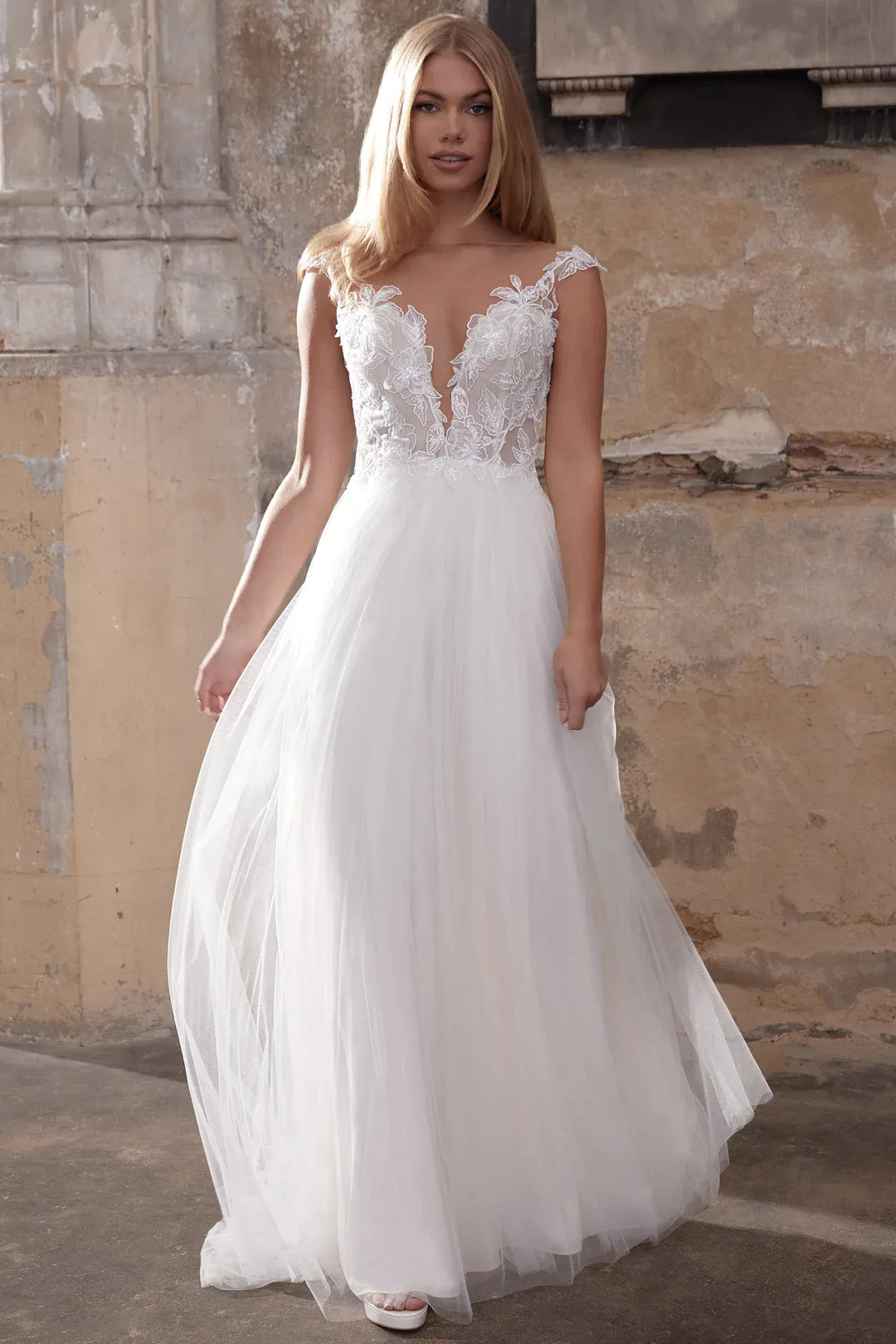 Adore by Justin Alexander 11301 Wedding Dress Tulle A-line Bridal Gown with Lace Bodice of Floral Appliqus Size 10 Luxe Redux Bridal Adore by Justin Alexander 11301 Wedding Dress Tulle A-line Bridal Gown with Lace Bodice of Floral Appliqus Size 10 Luxe Redux Bridal